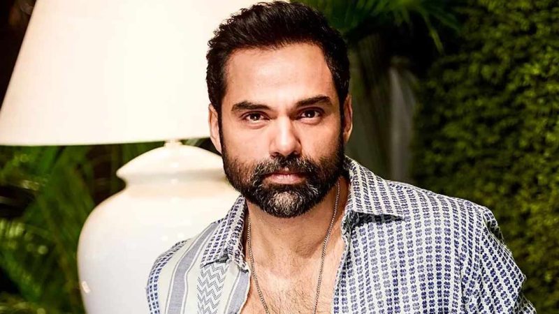 “Abhay Deol Lookalike Wins ₹500 & Chewing Gum in Delhi!”