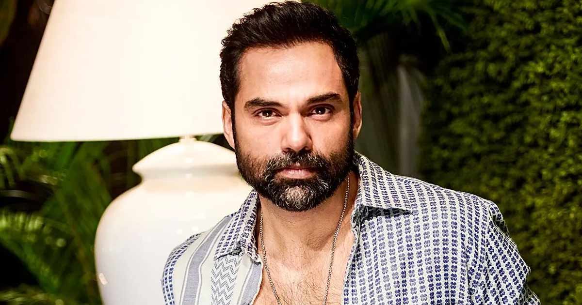 “Abhay Deol Lookalike Wins ₹500 & Chewing Gum in Delhi!”