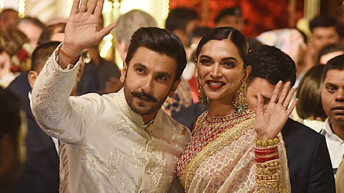 Read more about the article Ranveer Singh Rocks Ambani Ganpati Bash With Dance & Chants