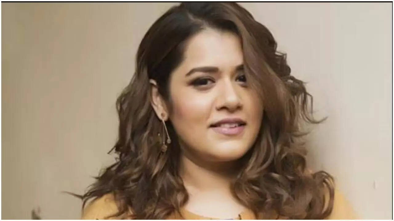 Read more about the article Manasi Parekh & Tiku Talsania Booked For Bike Stunt