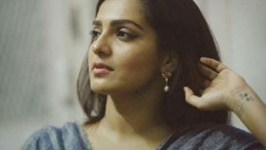 Read more about the article “Parvathy Hangs Out With Hrithik & Teases Project