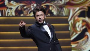 Read more about the article SRK Back As Filmfare Host After 17 Years